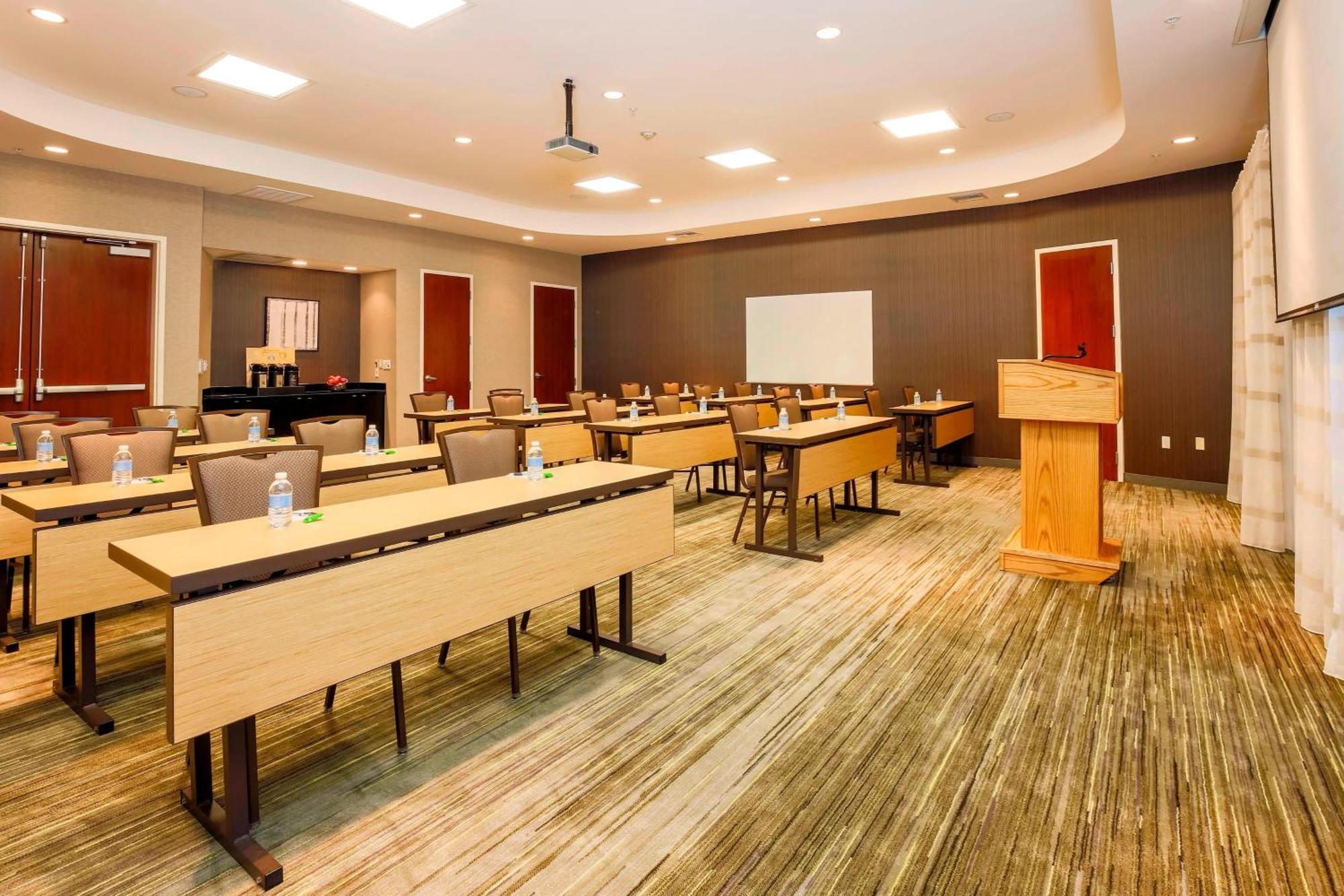 Courtyard By Marriott Dallas Arlington South Экстерьер фото